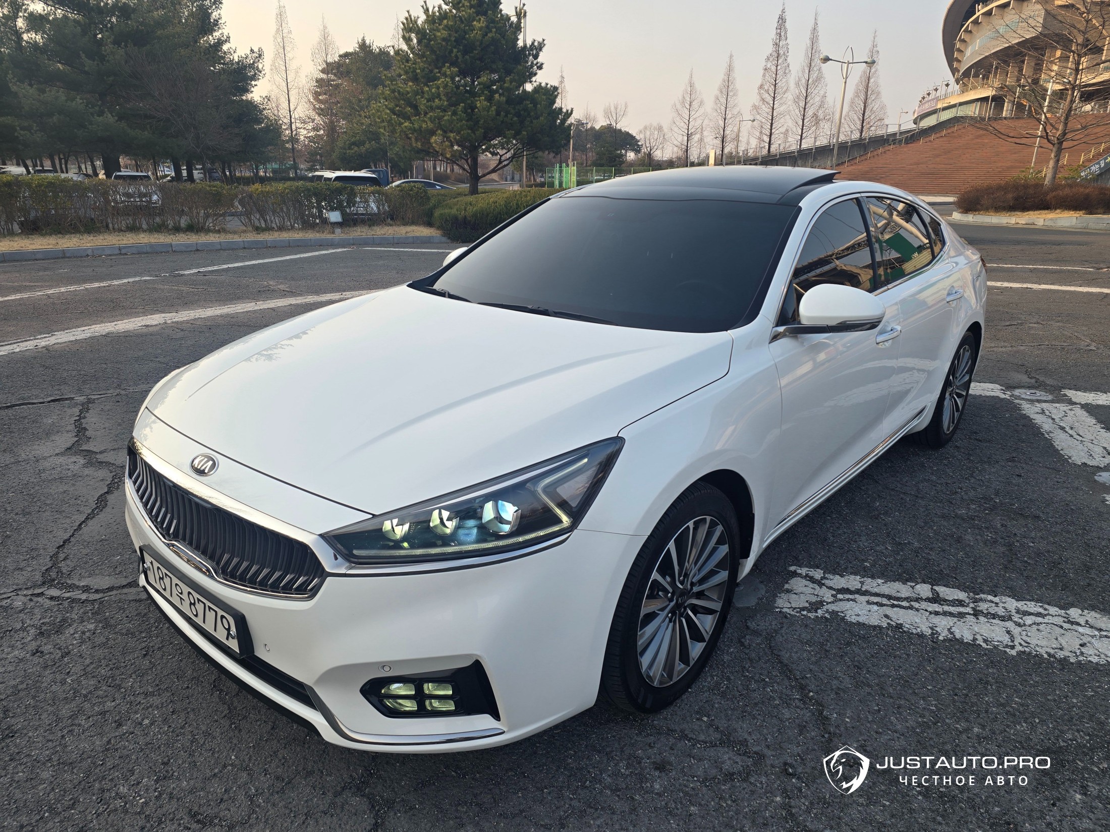 Автомобиль Kia K7
