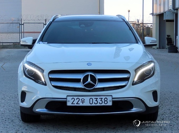 Автомобиль Mercedes-Benz GLA-Class