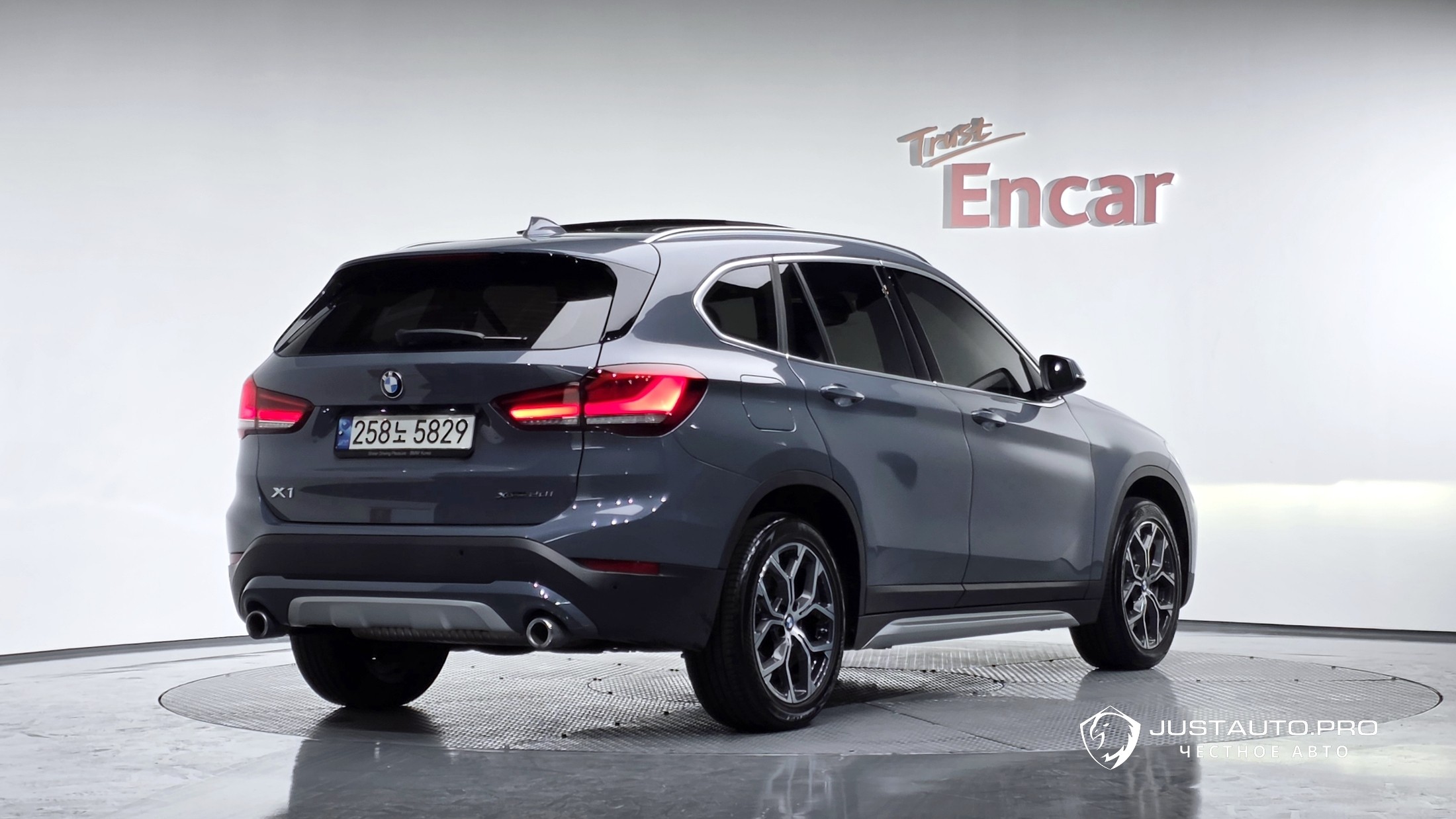 Автомобиль BMW X1