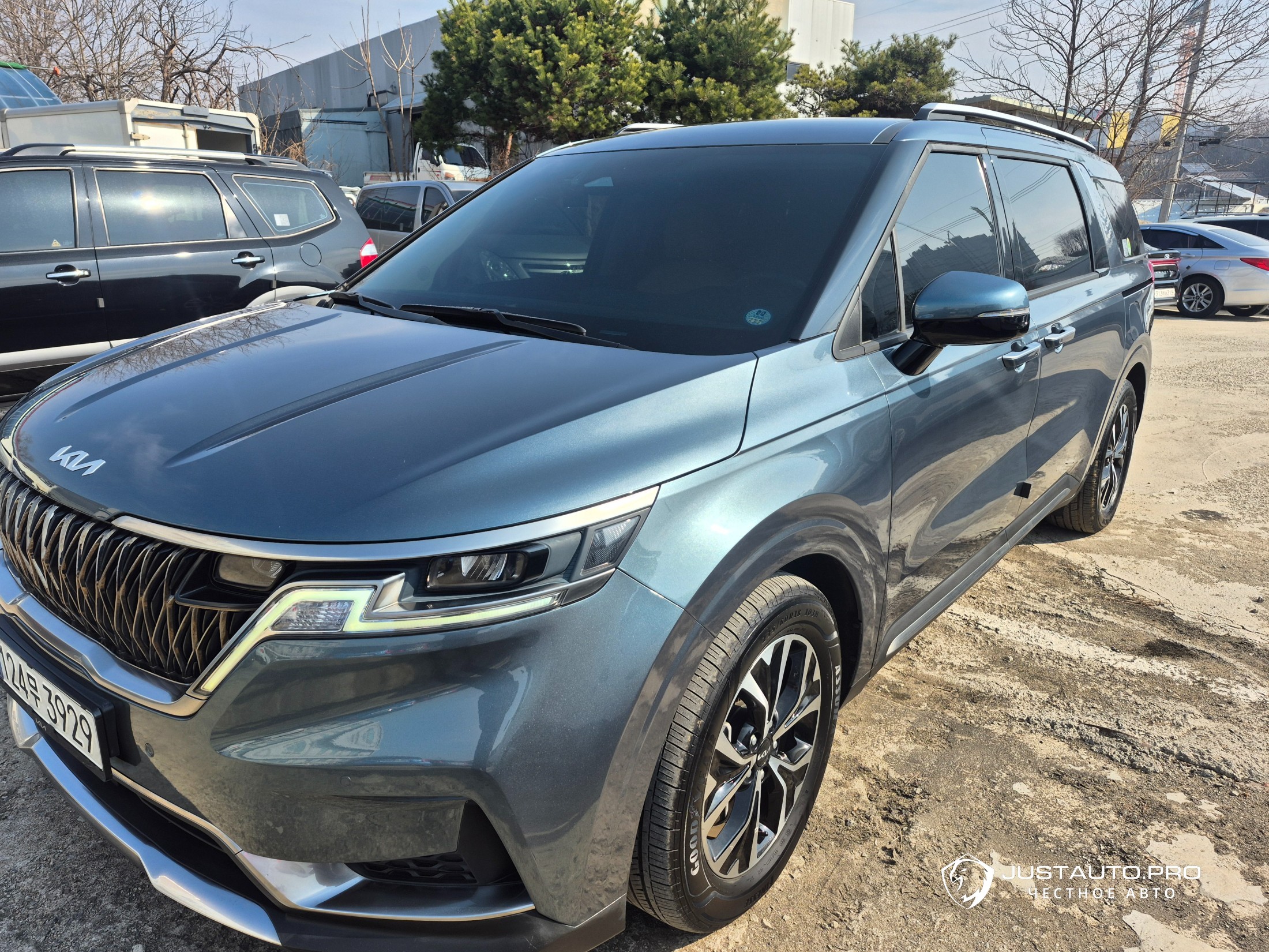 Автомобиль Kia Canival