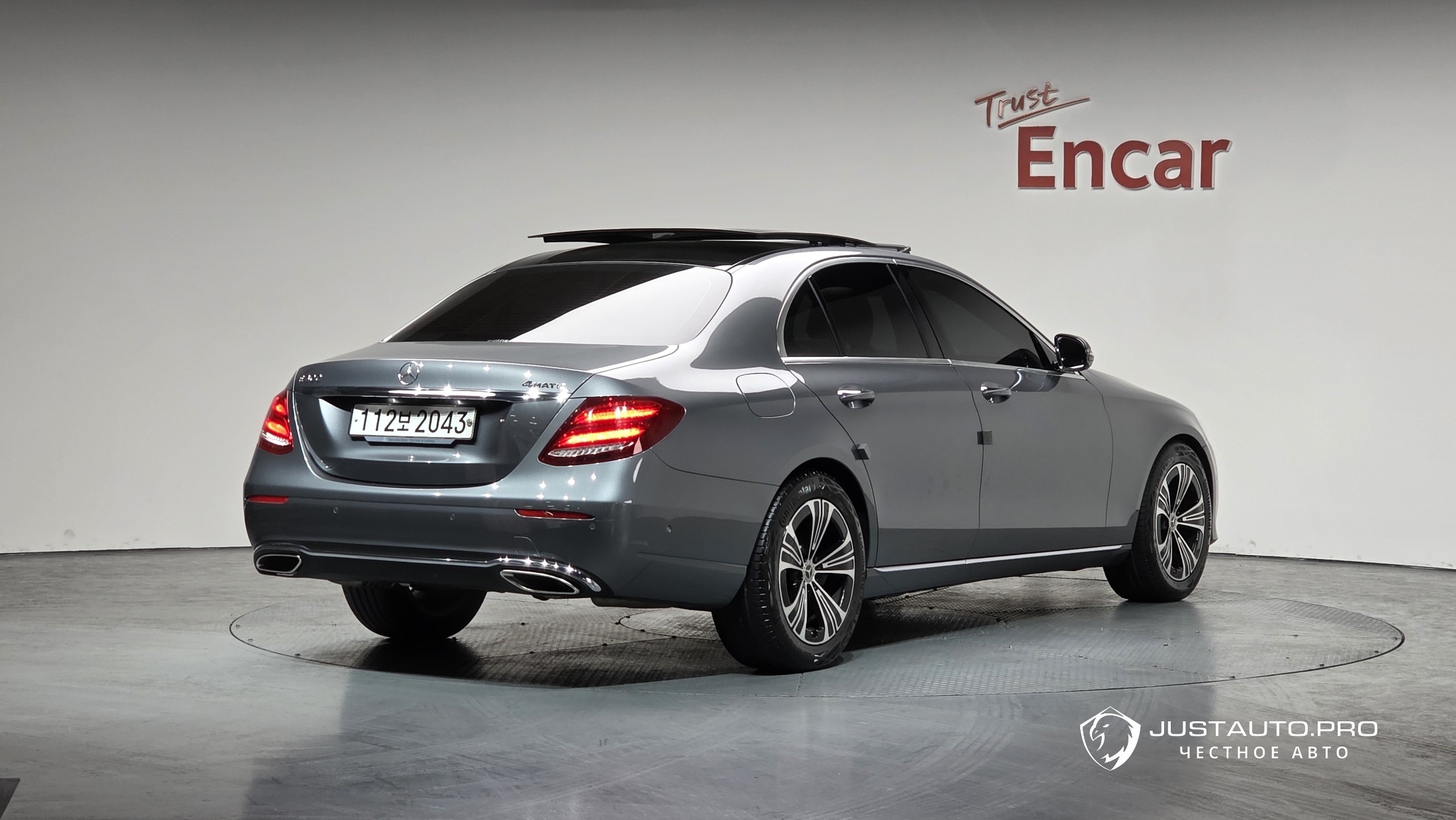 Автомобиль Mercedes-Benz E-Class