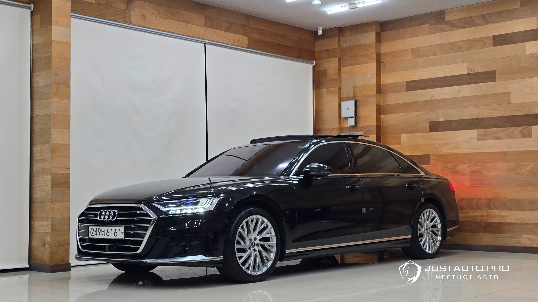 Автомобиль Audi A8
