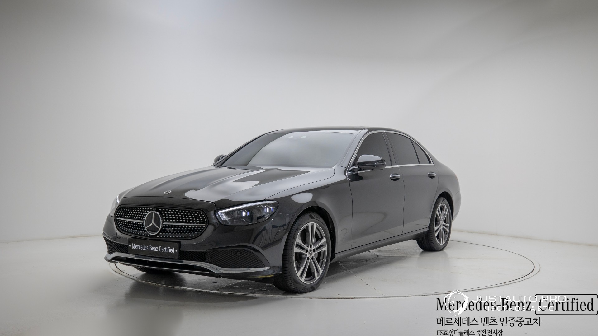 Автомобиль Mercedes-Benz E-Class