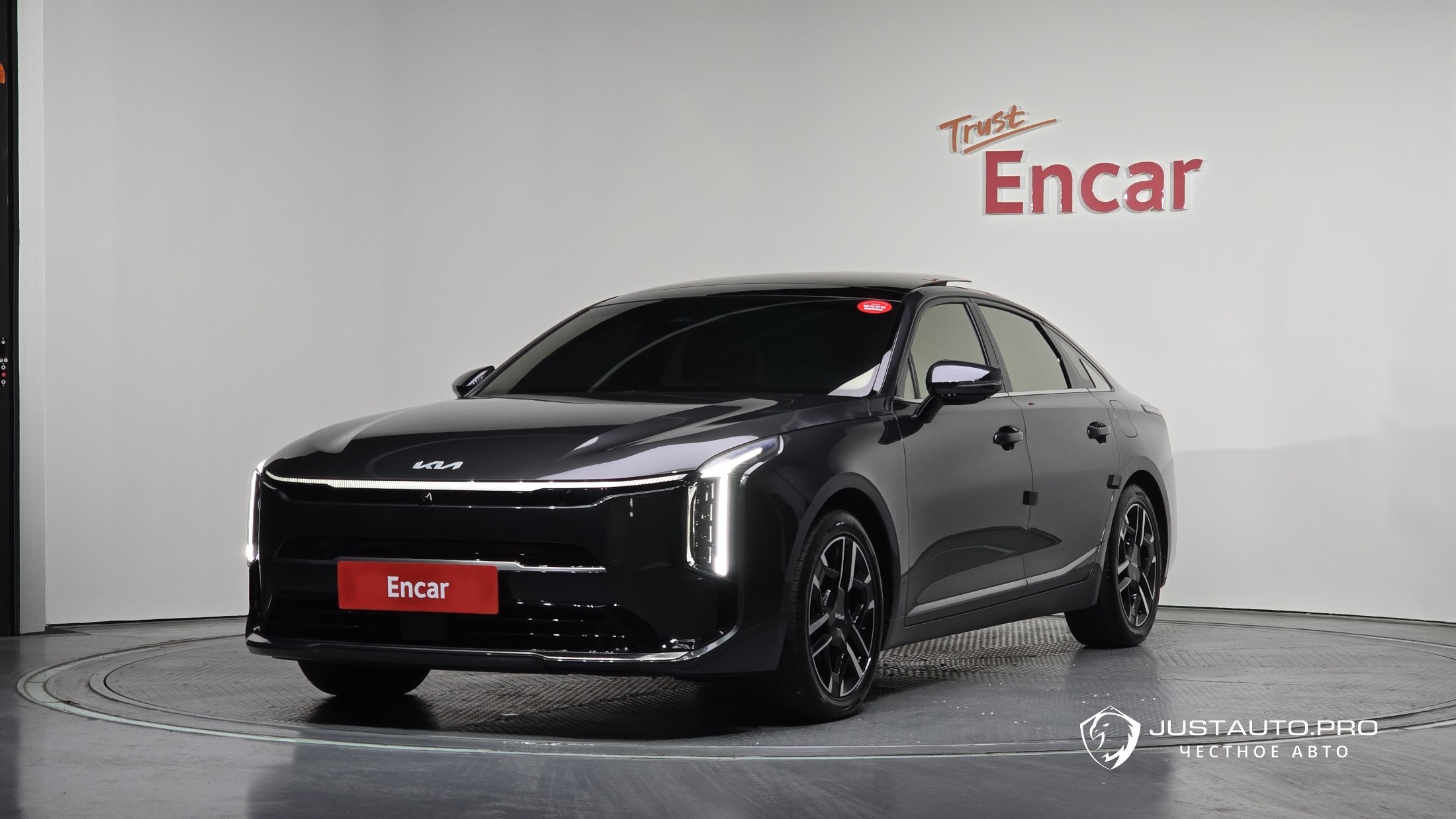 Автомобиль Kia K8