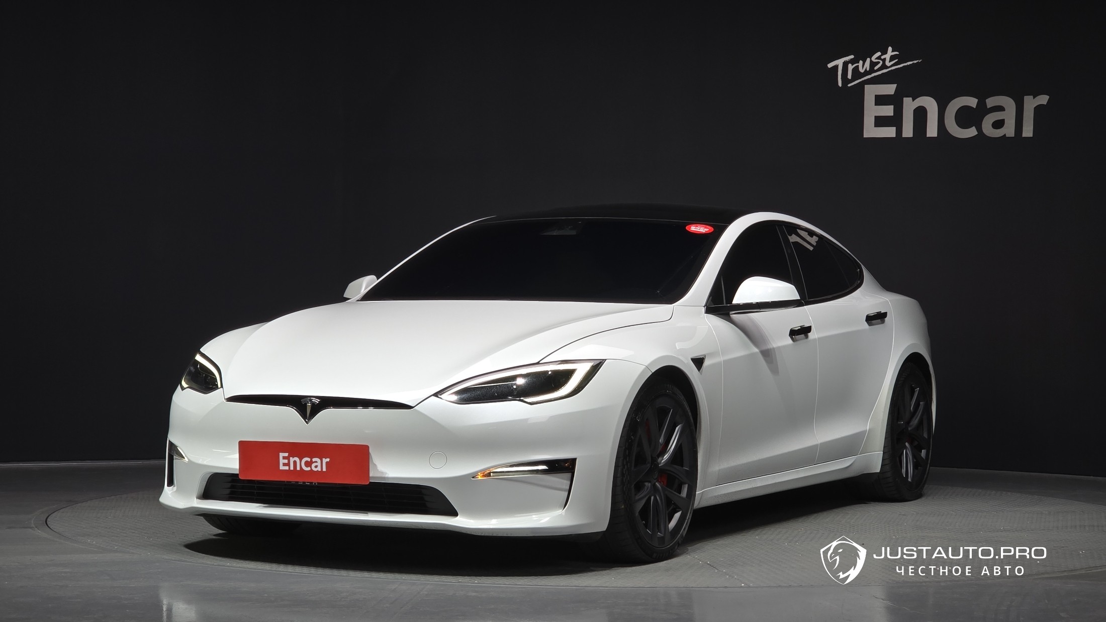 Автомобиль Tesla Model S