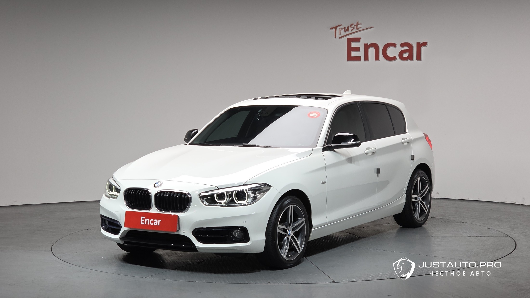 Автомобиль BMW 1-Series