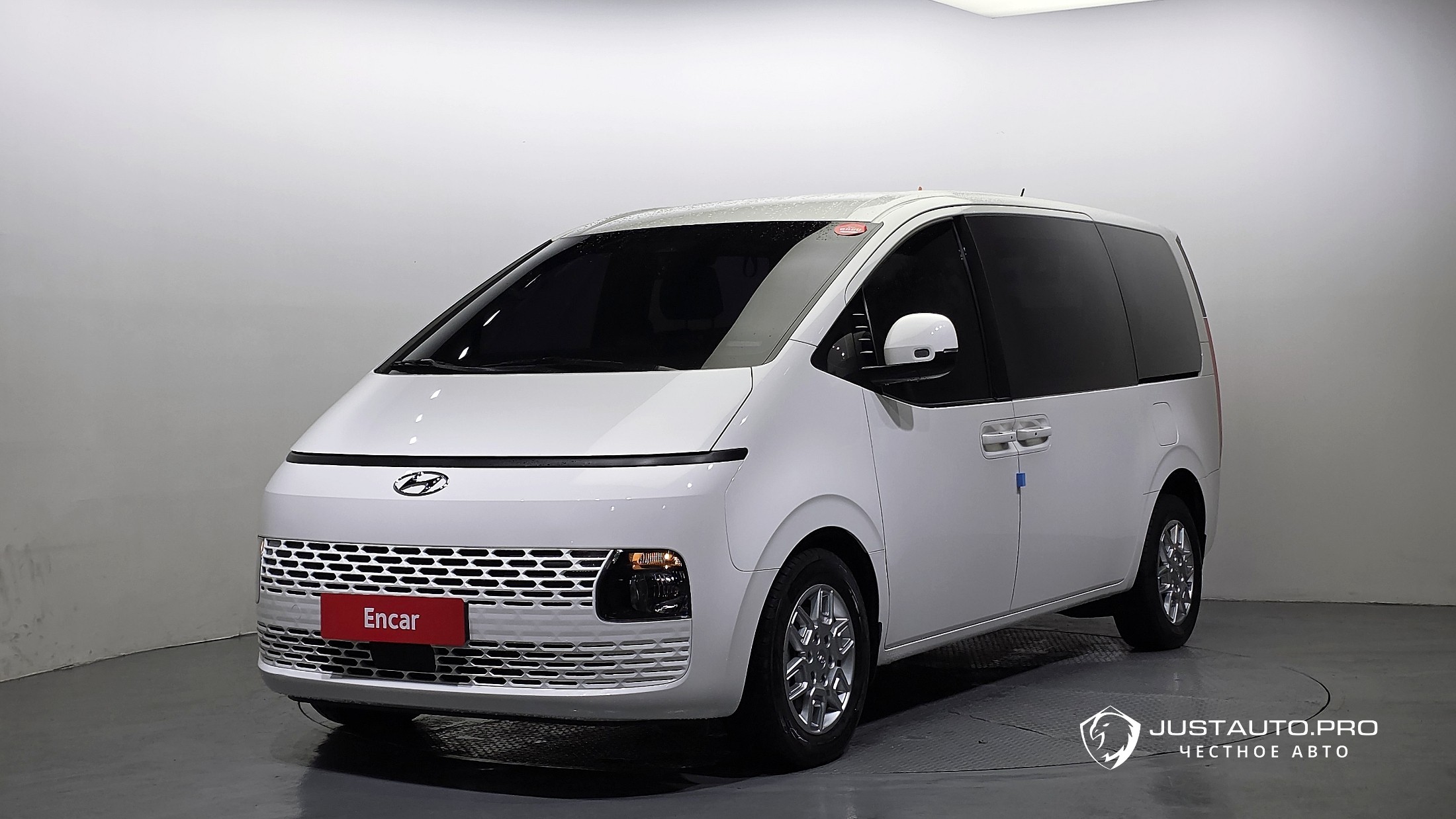 Автомобиль Hyundai Staria