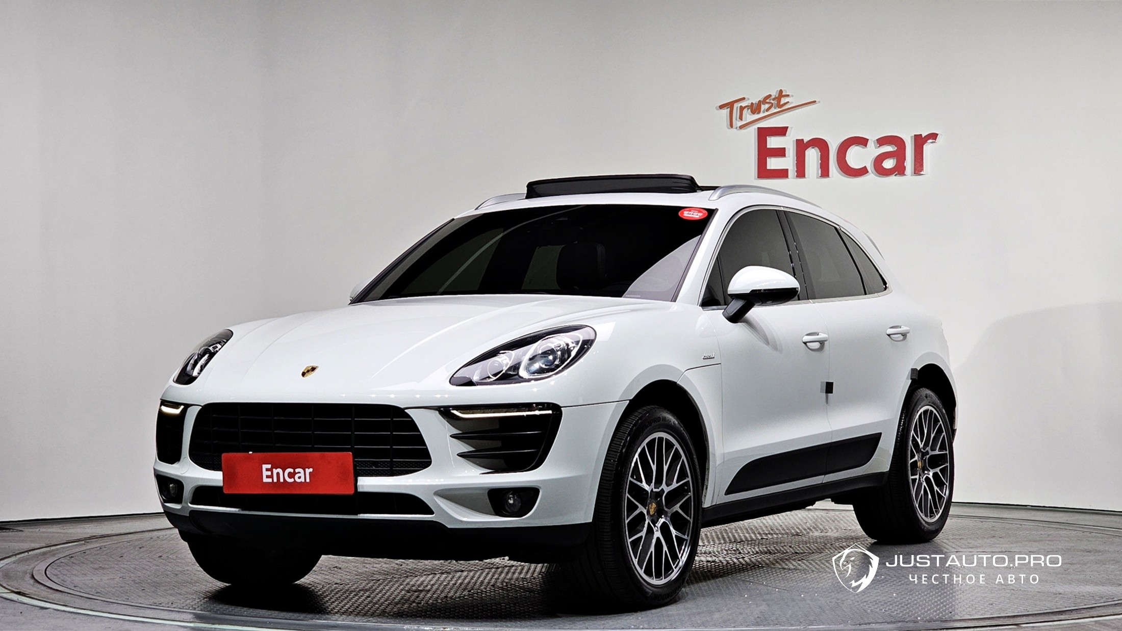 Автомобиль Porsche Macan