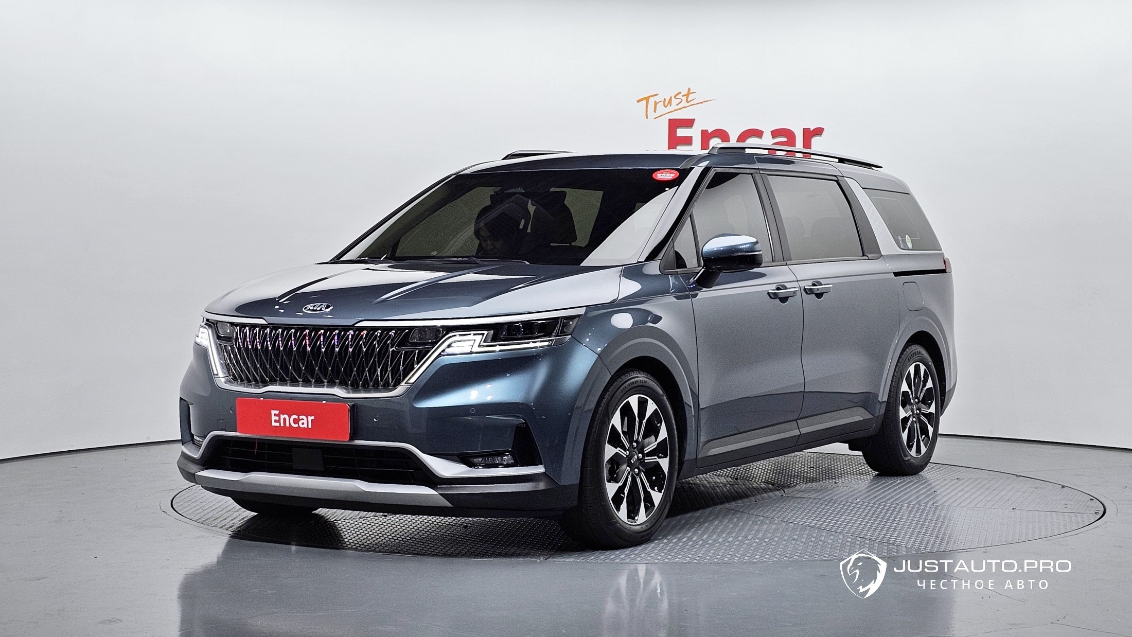 Автомобиль Kia Canival