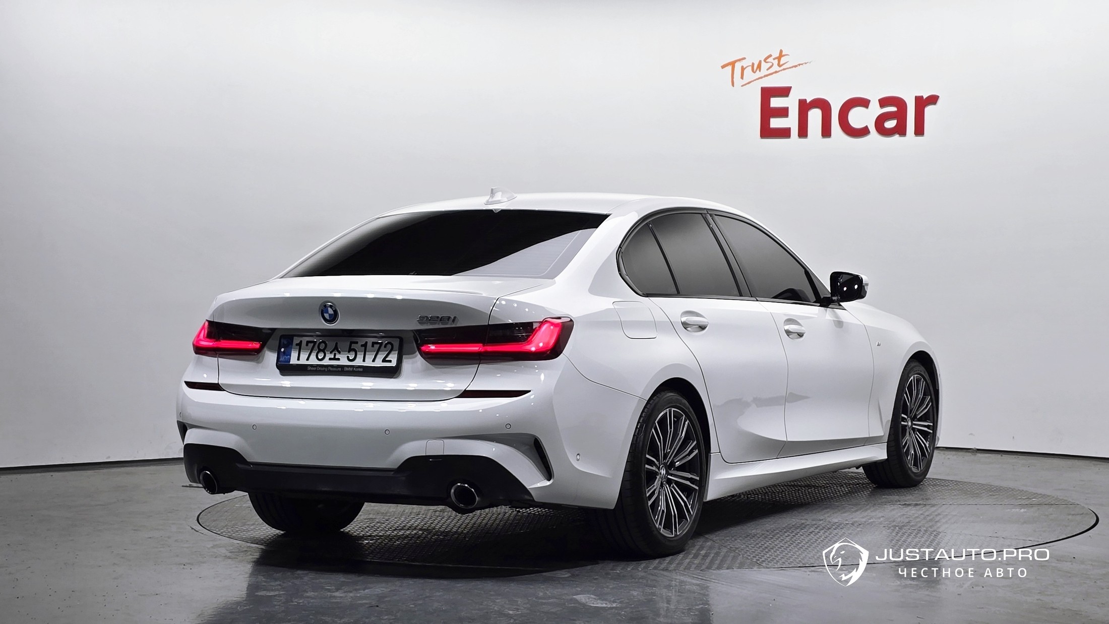 Автомобиль BMW 3-Series