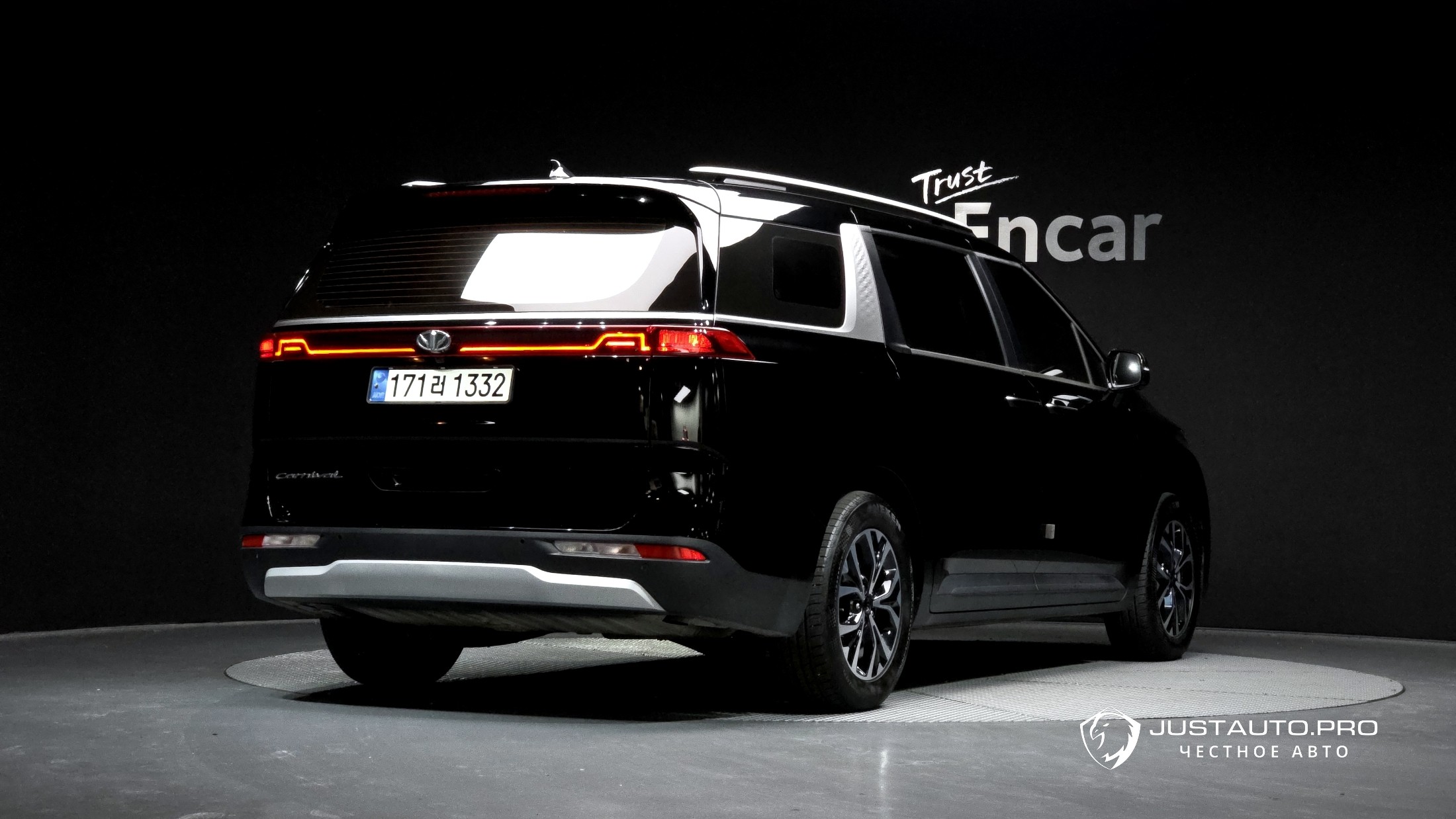 Автомобиль Kia Canival