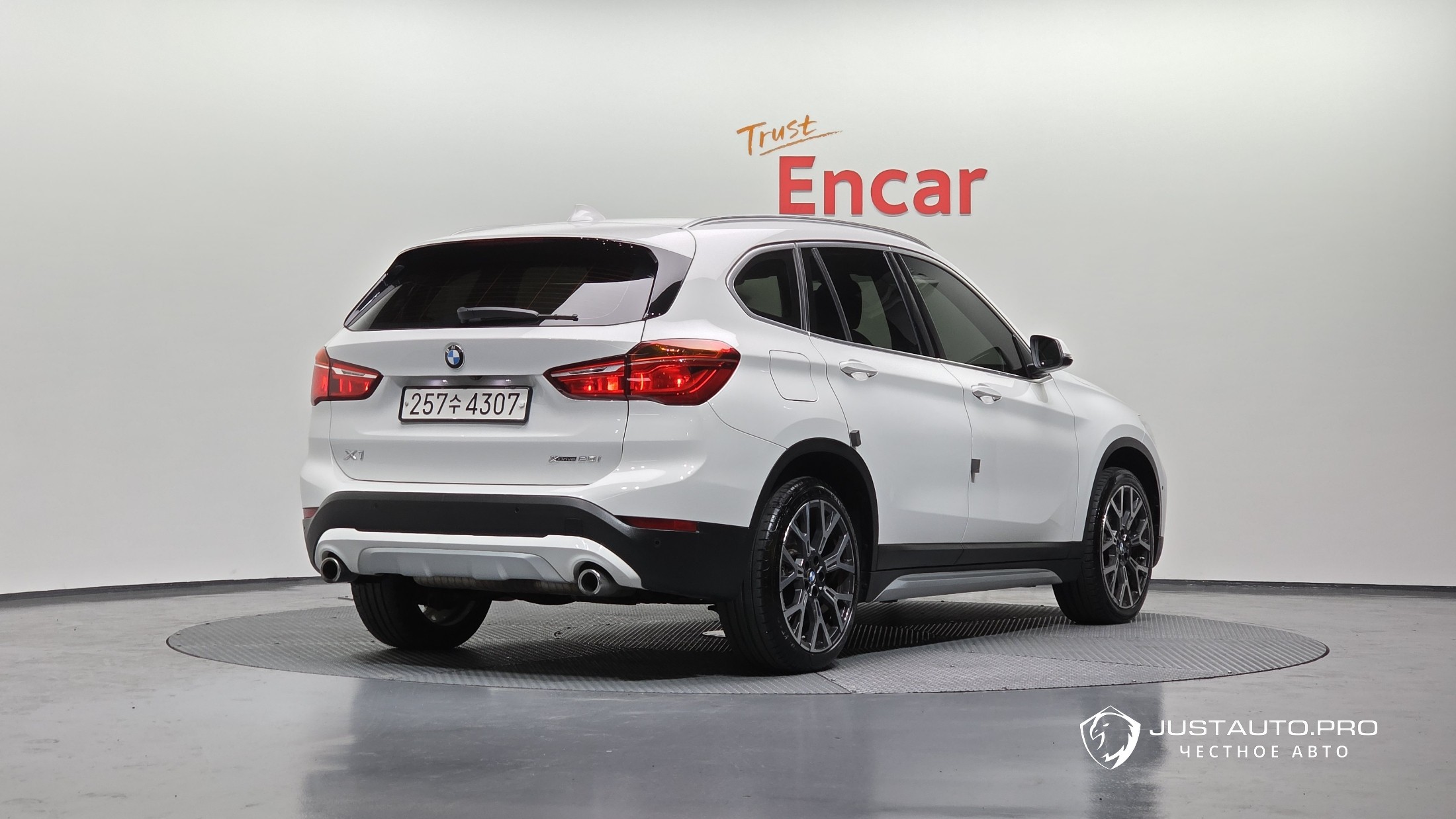 Автомобиль BMW X1