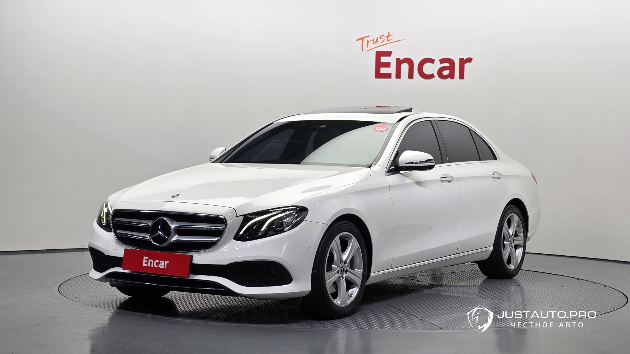 Автомобиль Mercedes-Benz E-Class