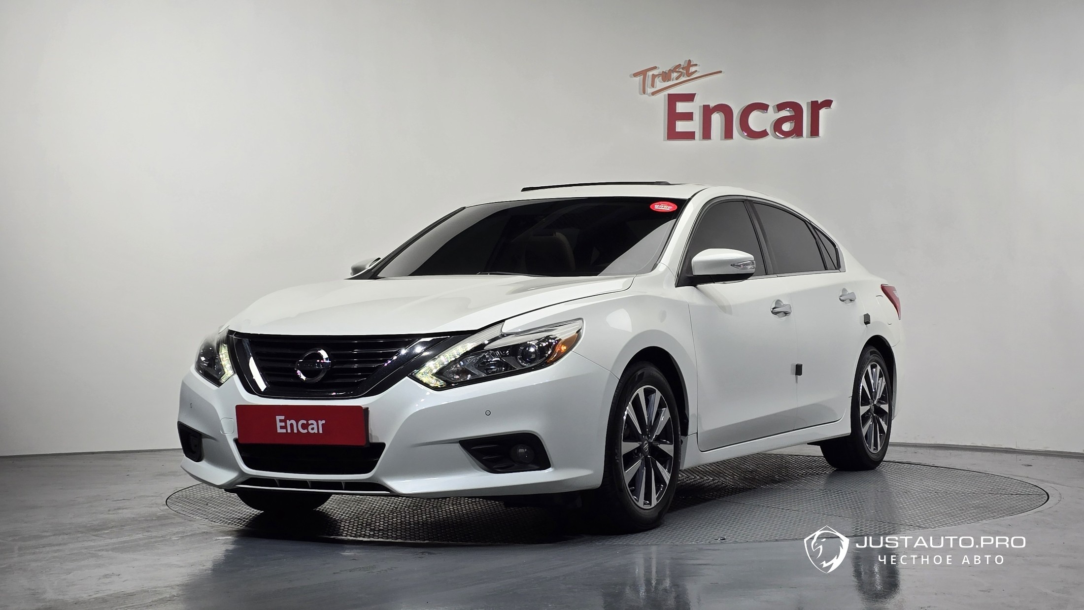Автомобиль Nissan Altima