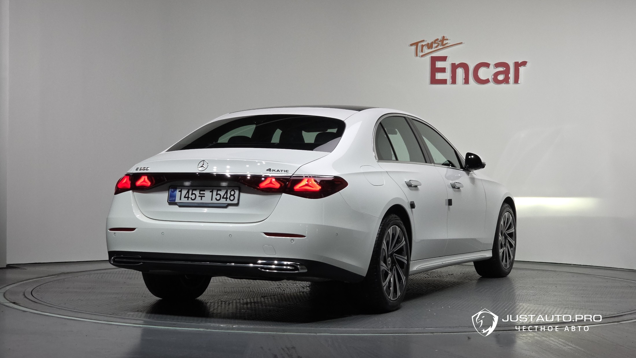 Автомобиль Mercedes-Benz E-Class