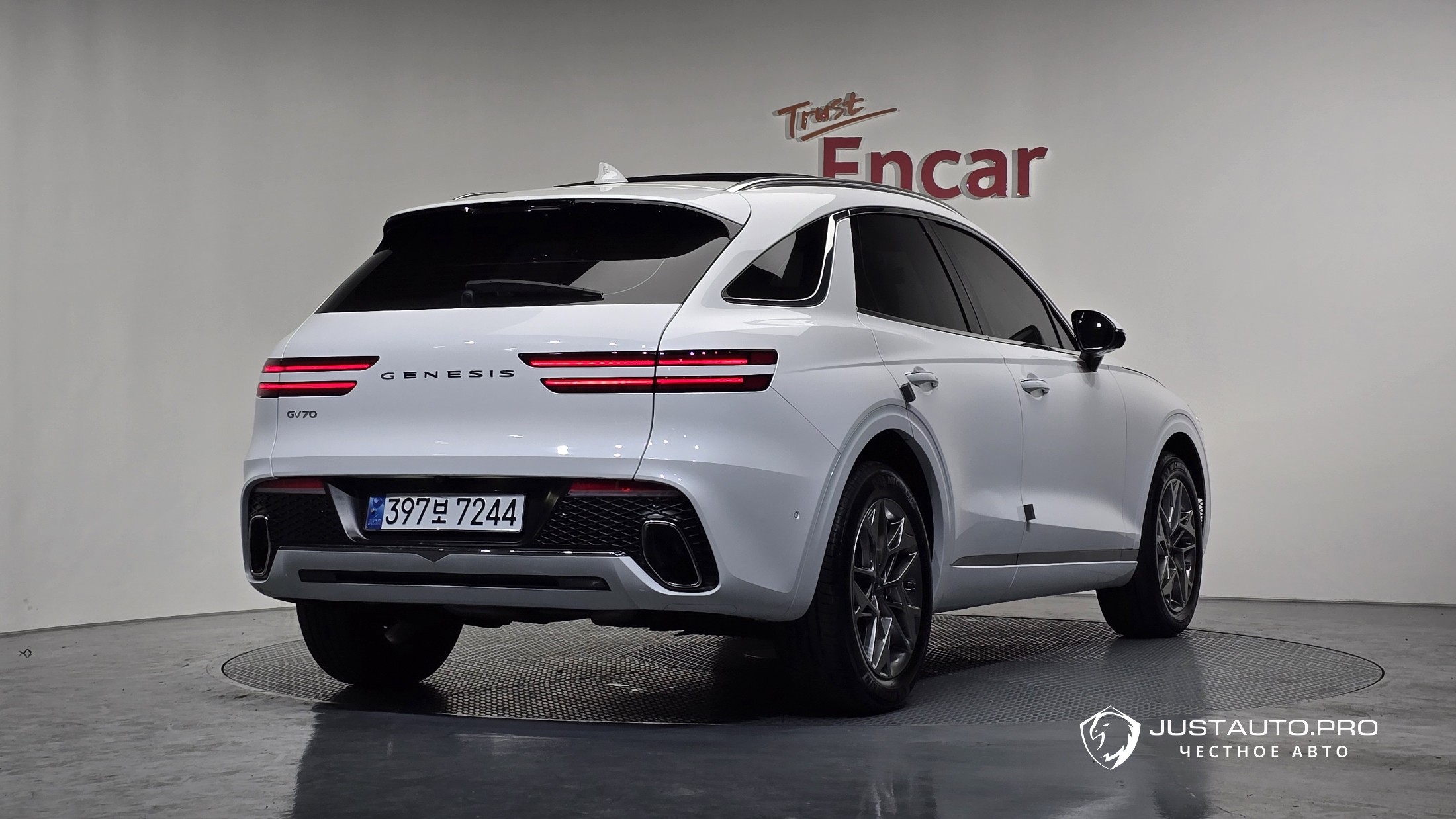 Автомобиль Genesis GV70