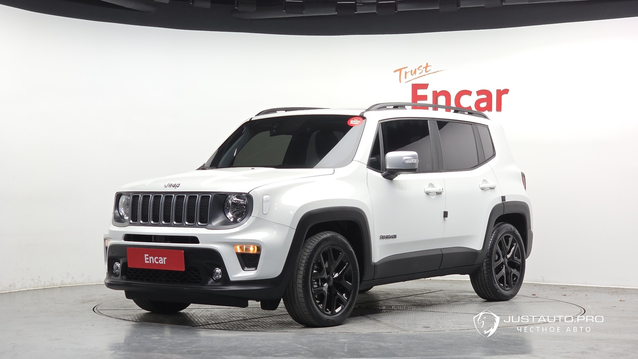 Автомобиль Jeep Renegade