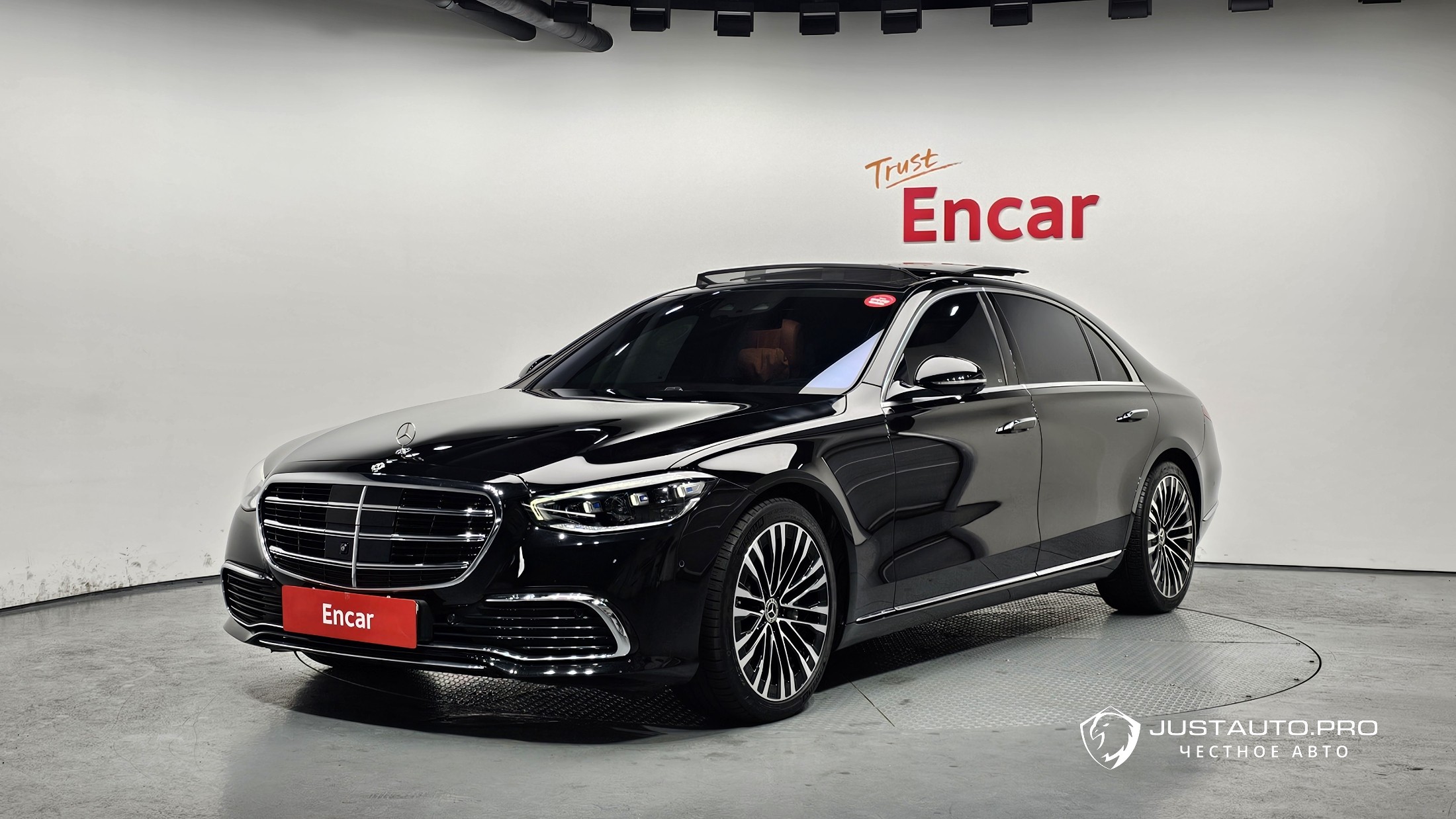 Автомобиль Mercedes-Benz S-Class