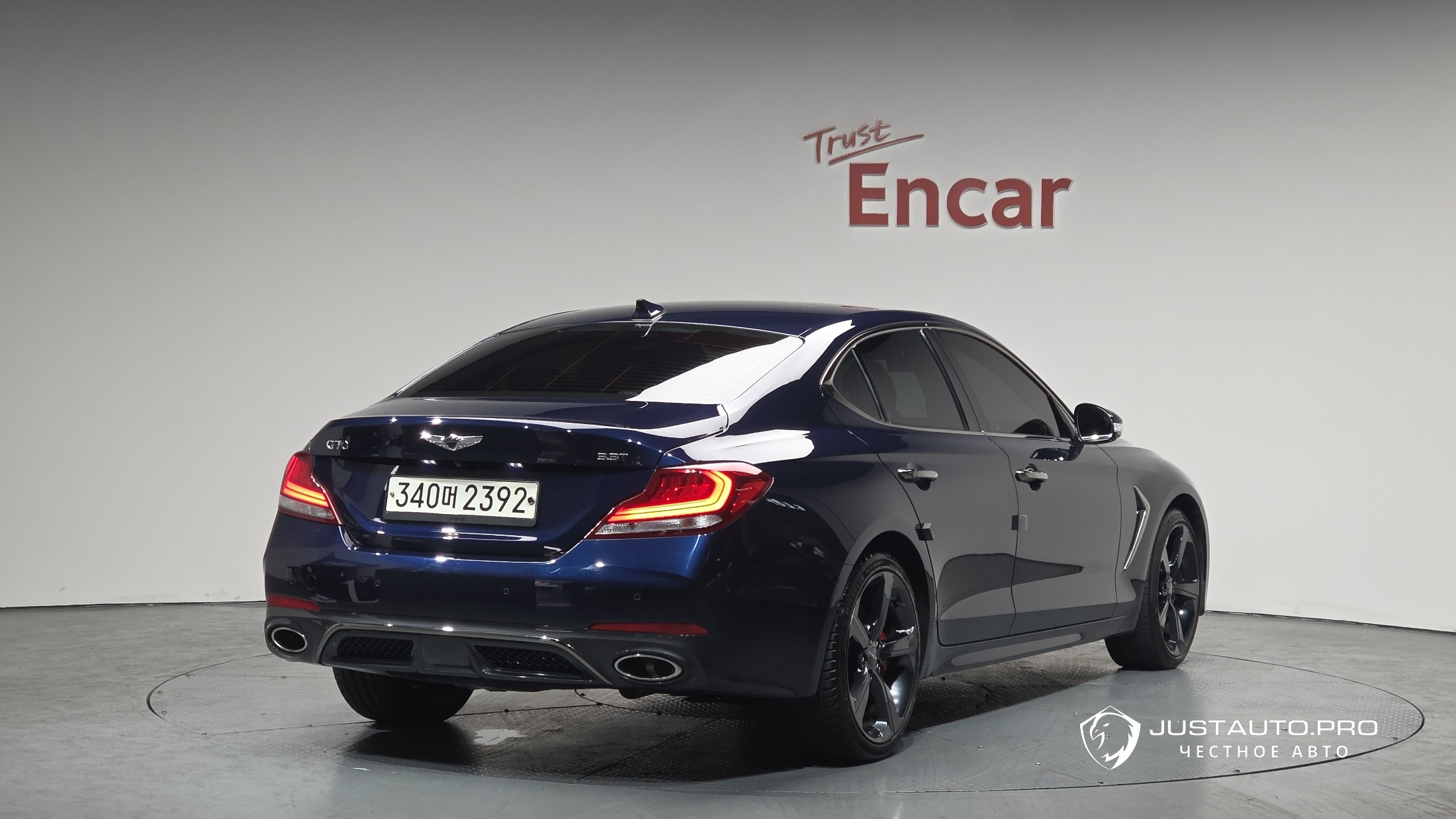 Автомобиль Genesis G70