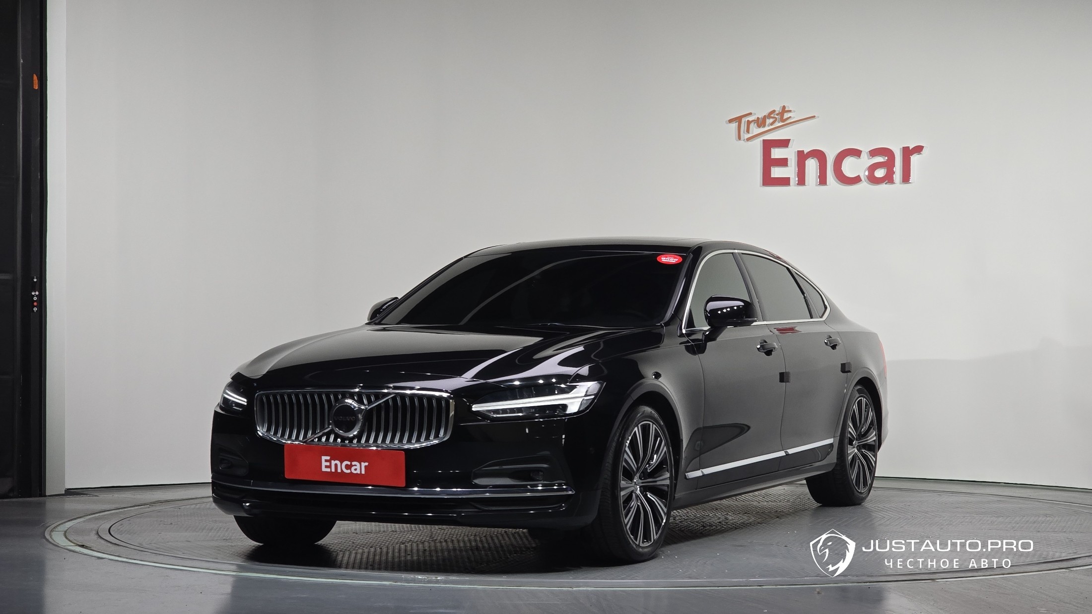 Автомобиль Volvo S90
