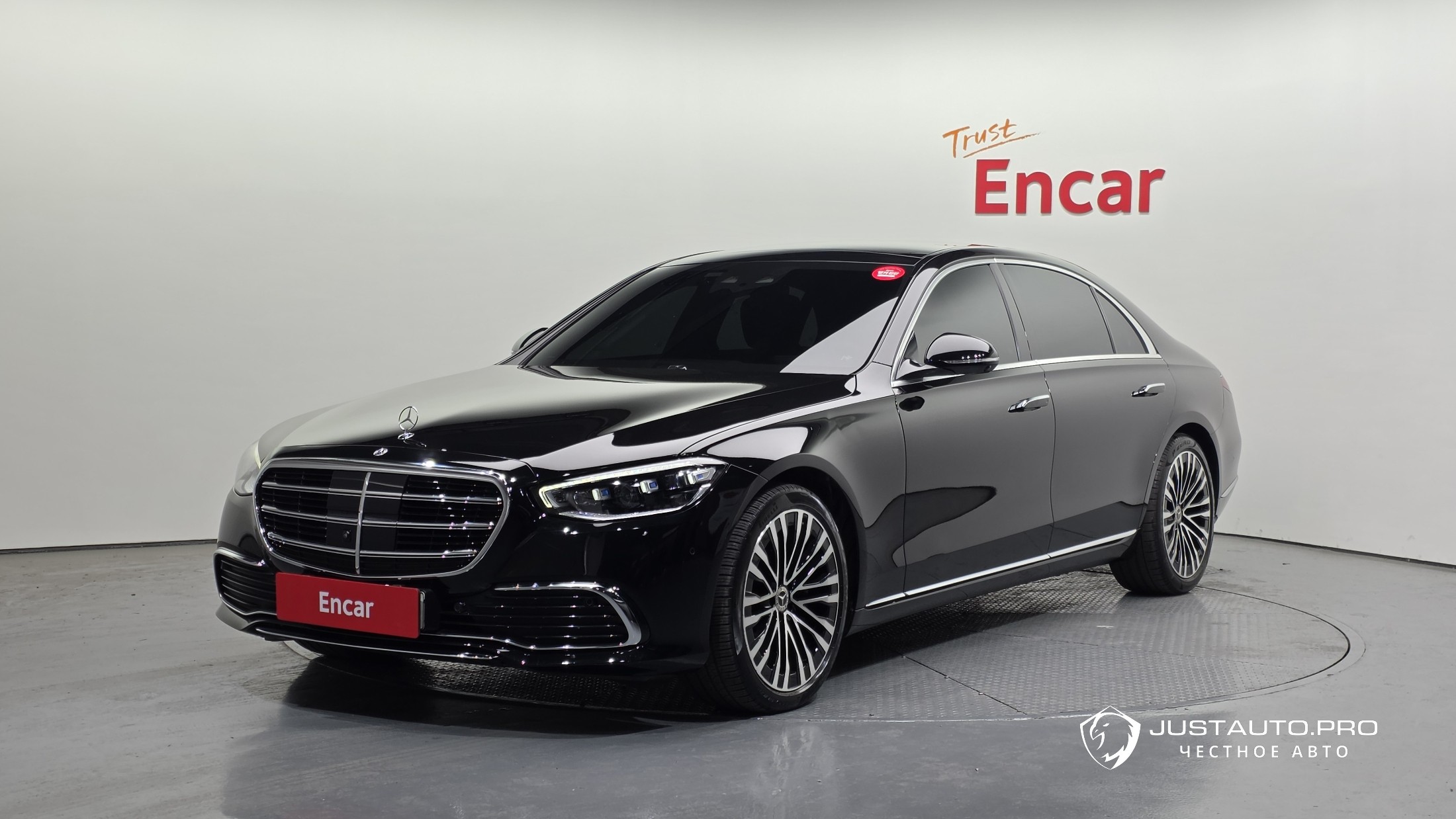 Автомобиль Mercedes-Benz S-Class