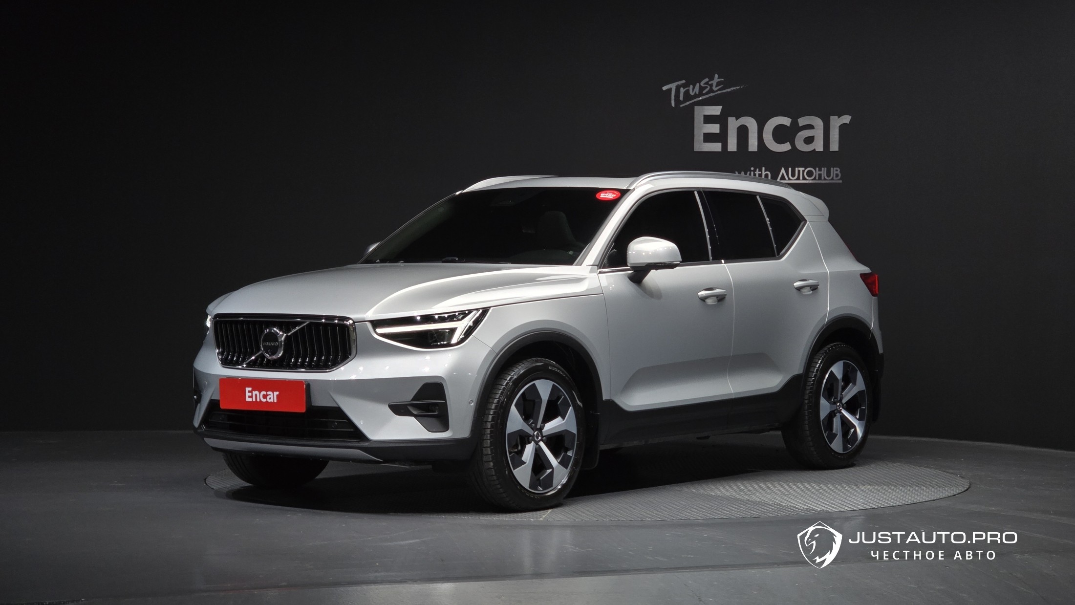 Автомобиль Volvo XC40