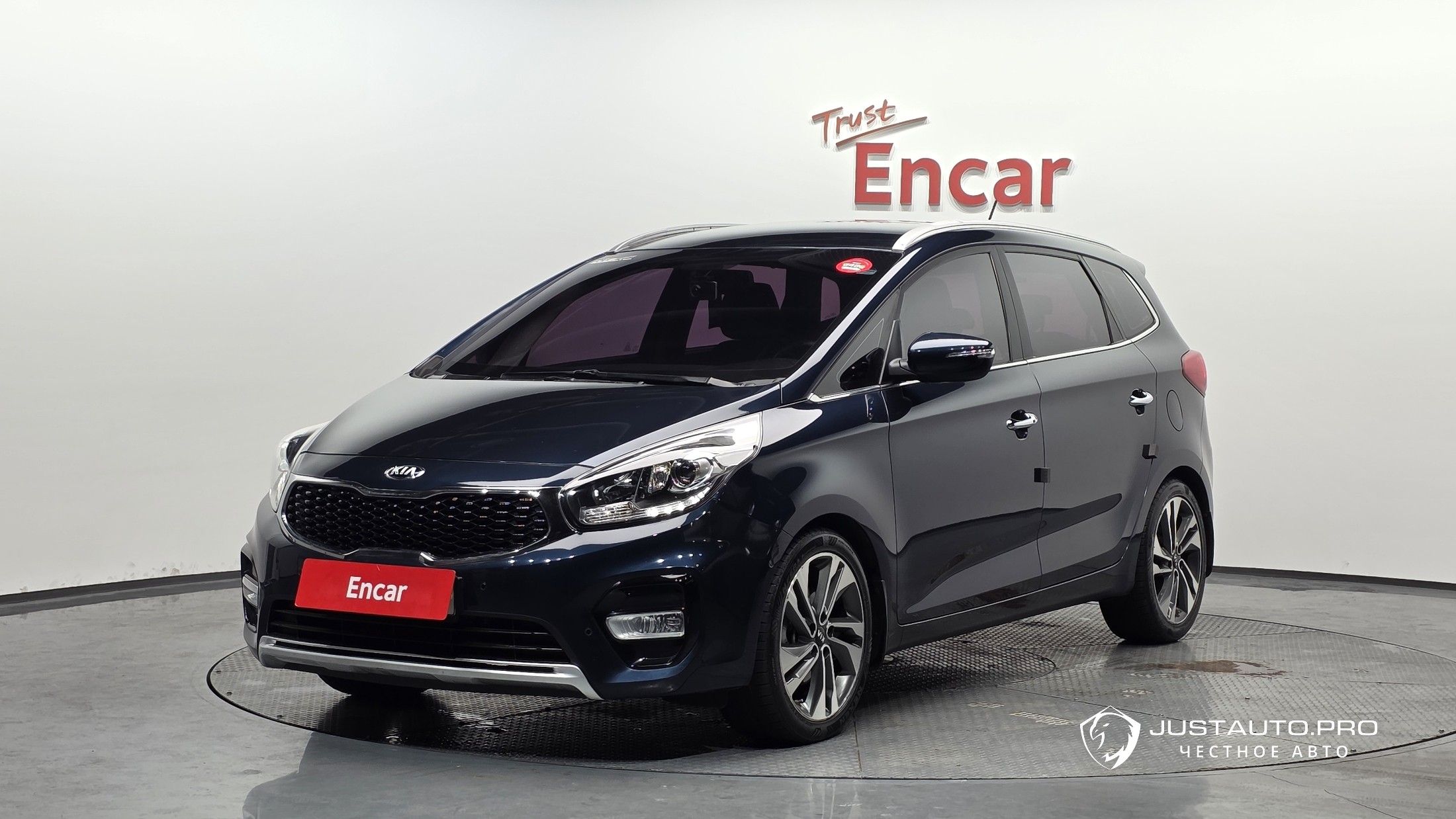 Автомобиль Kia Carens
