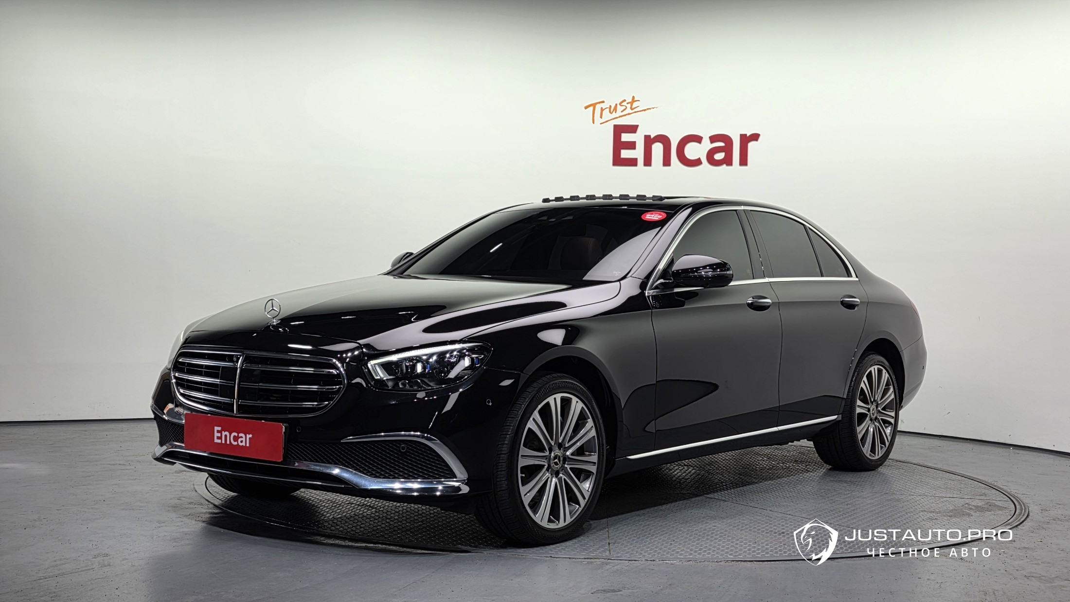 Автомобиль Mercedes-Benz E-Class
