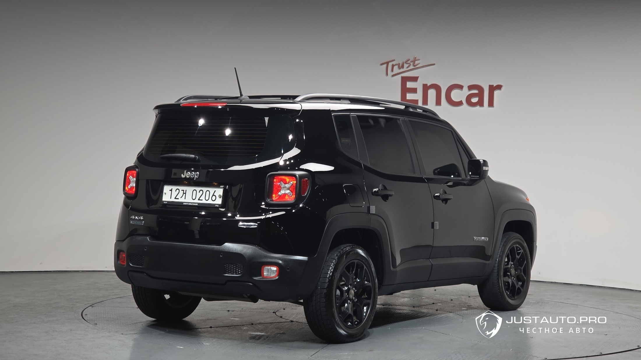 Автомобиль Jeep Renegade