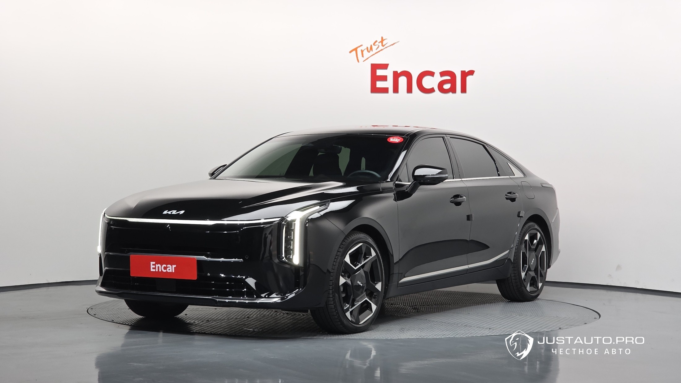 Автомобиль Kia K8