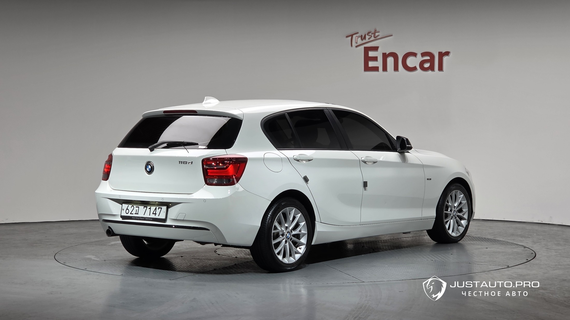 Автомобиль BMW 1-Series