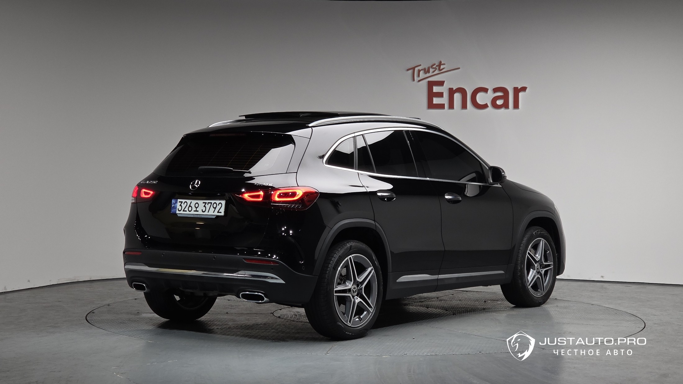 Автомобиль Mercedes-Benz GLA-Class