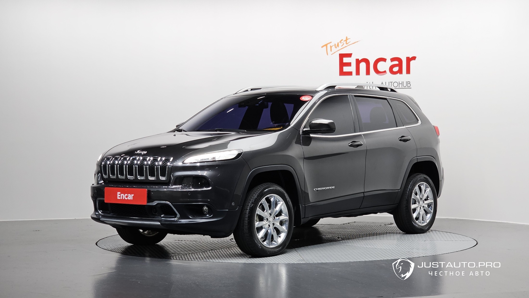 Автомобиль Jeep Cherokee