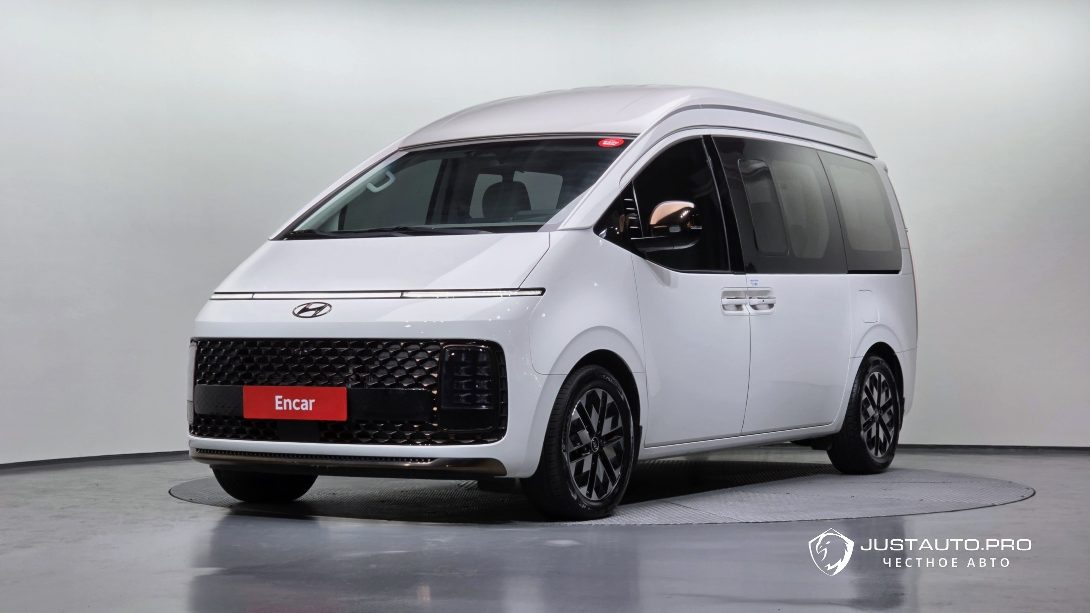 Автомобиль Hyundai Staria