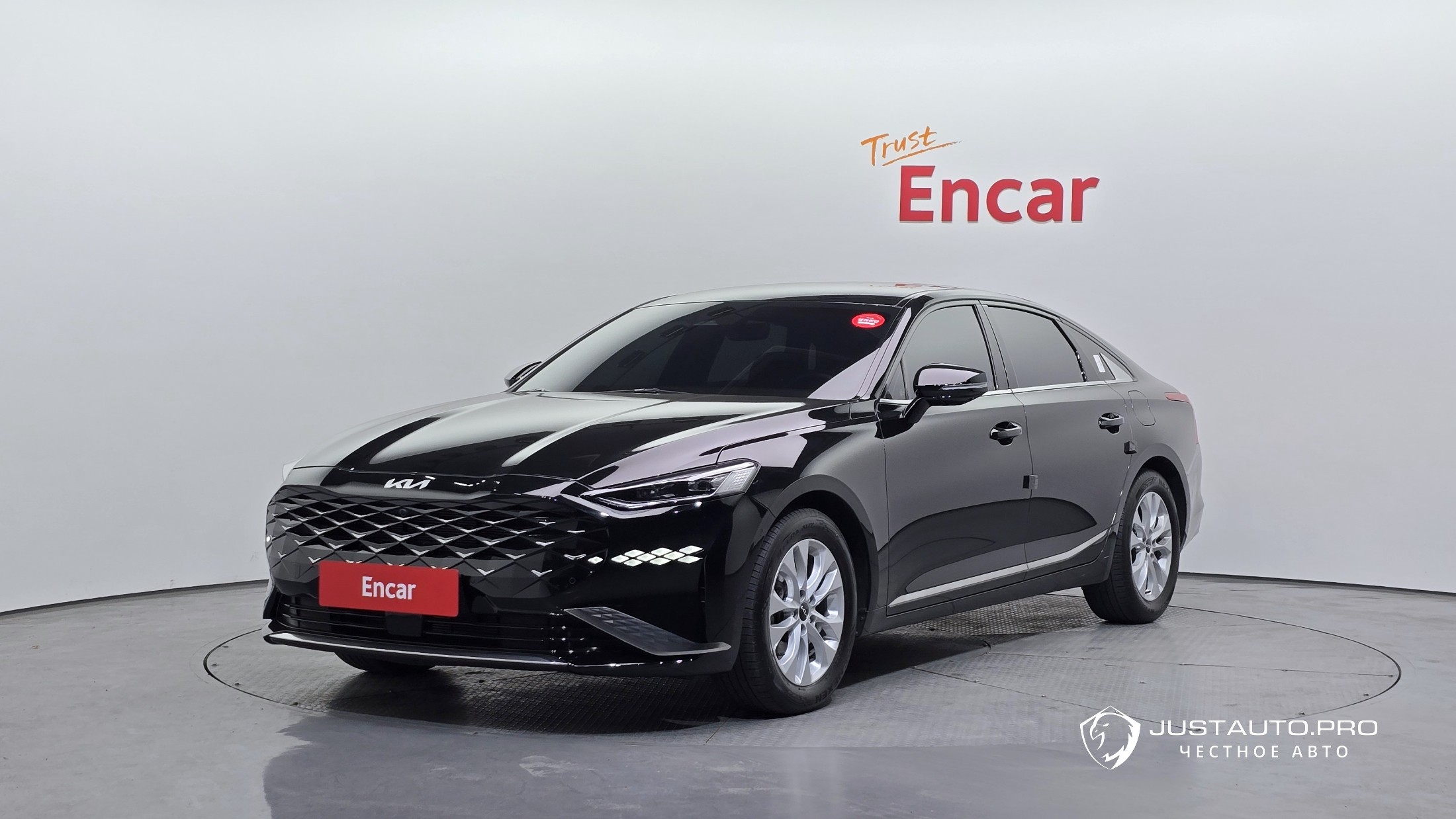 Автомобиль Kia K8