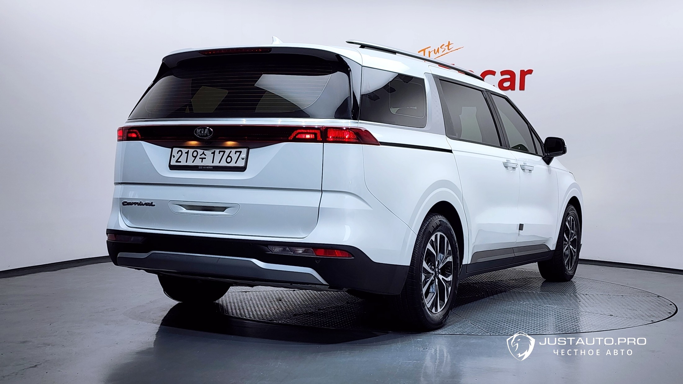 Автомобиль Kia Canival