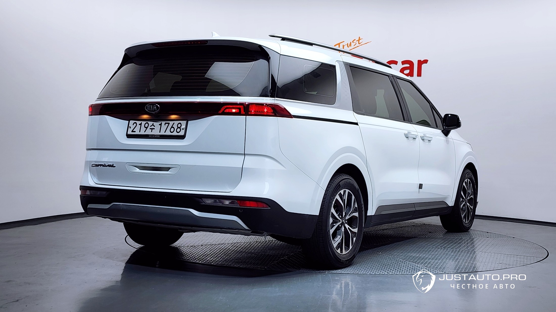 Автомобиль Kia Canival