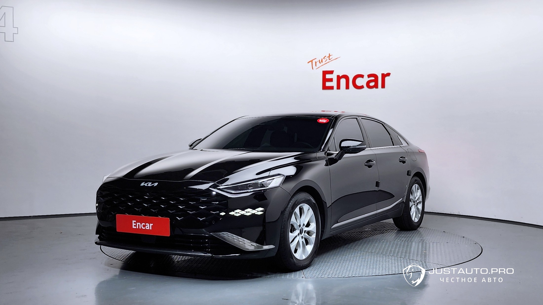Автомобиль Kia K8