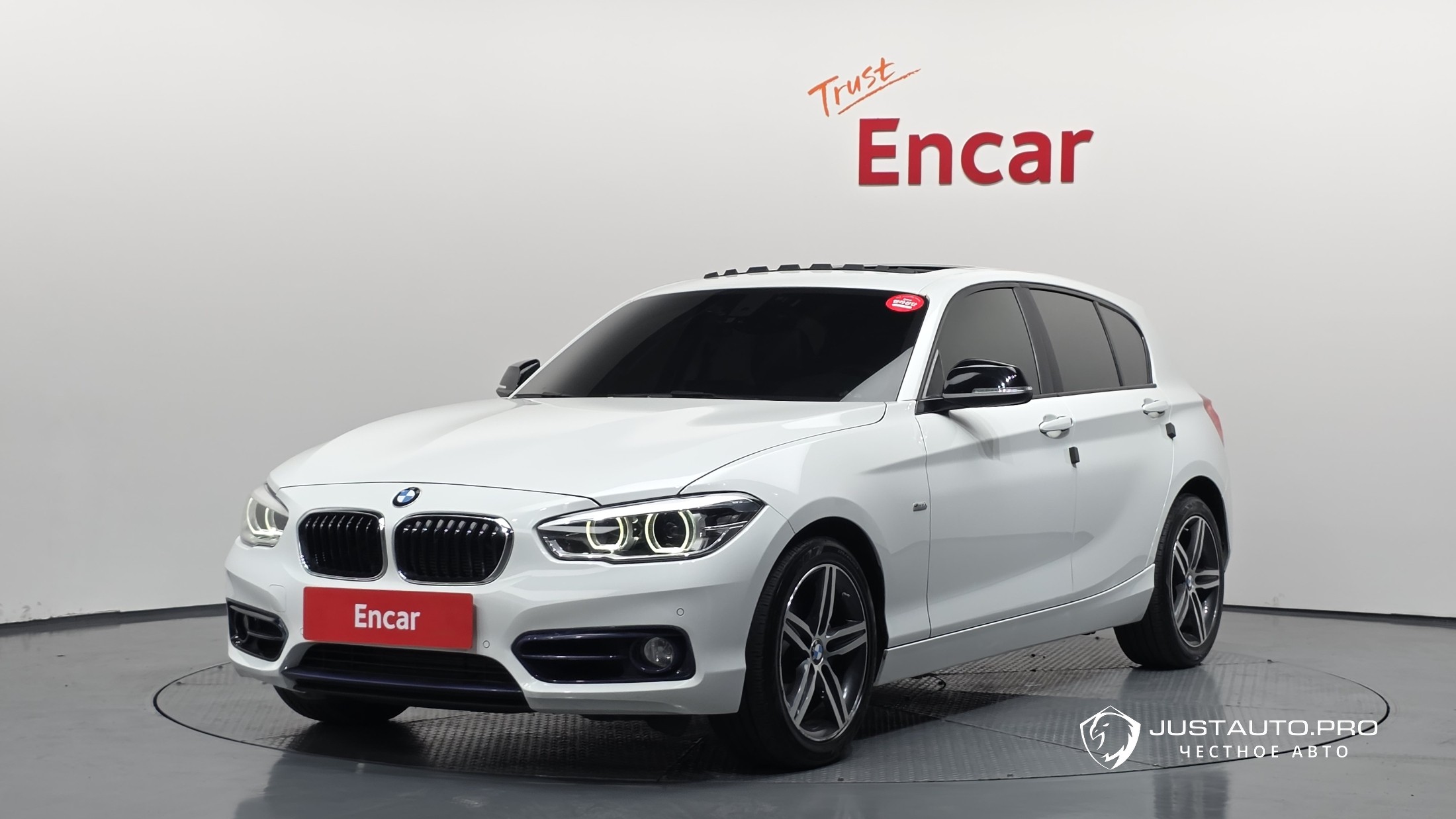 Автомобиль BMW 1-Series