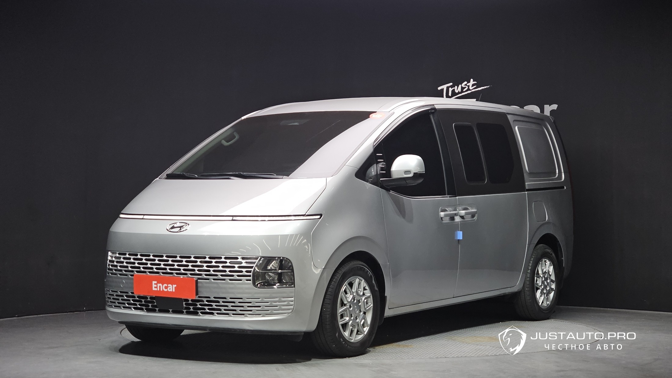 Автомобиль Hyundai Staria