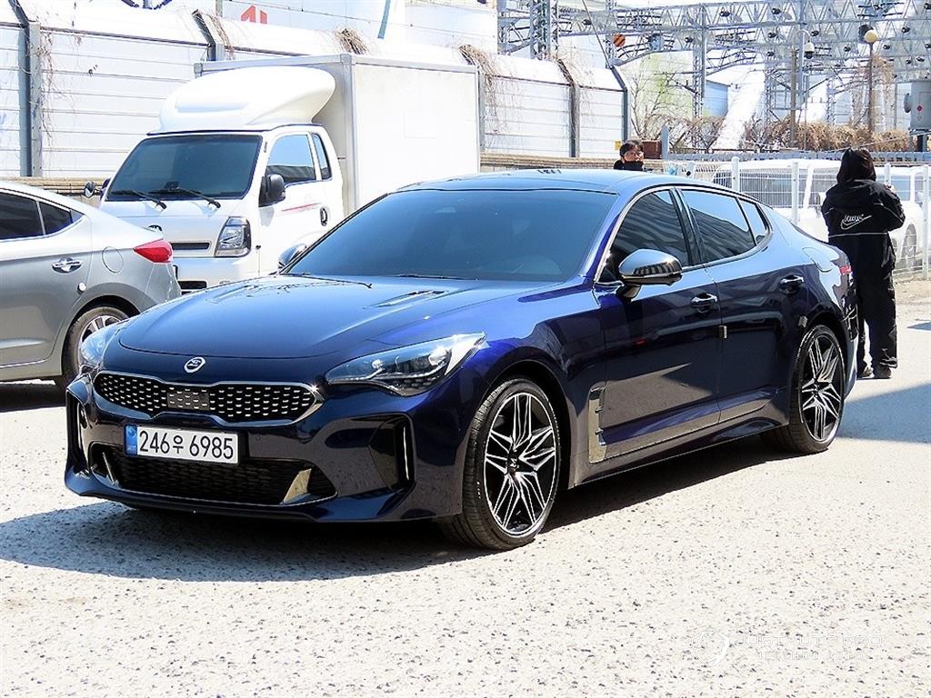 Автомобиль Kia Stinger