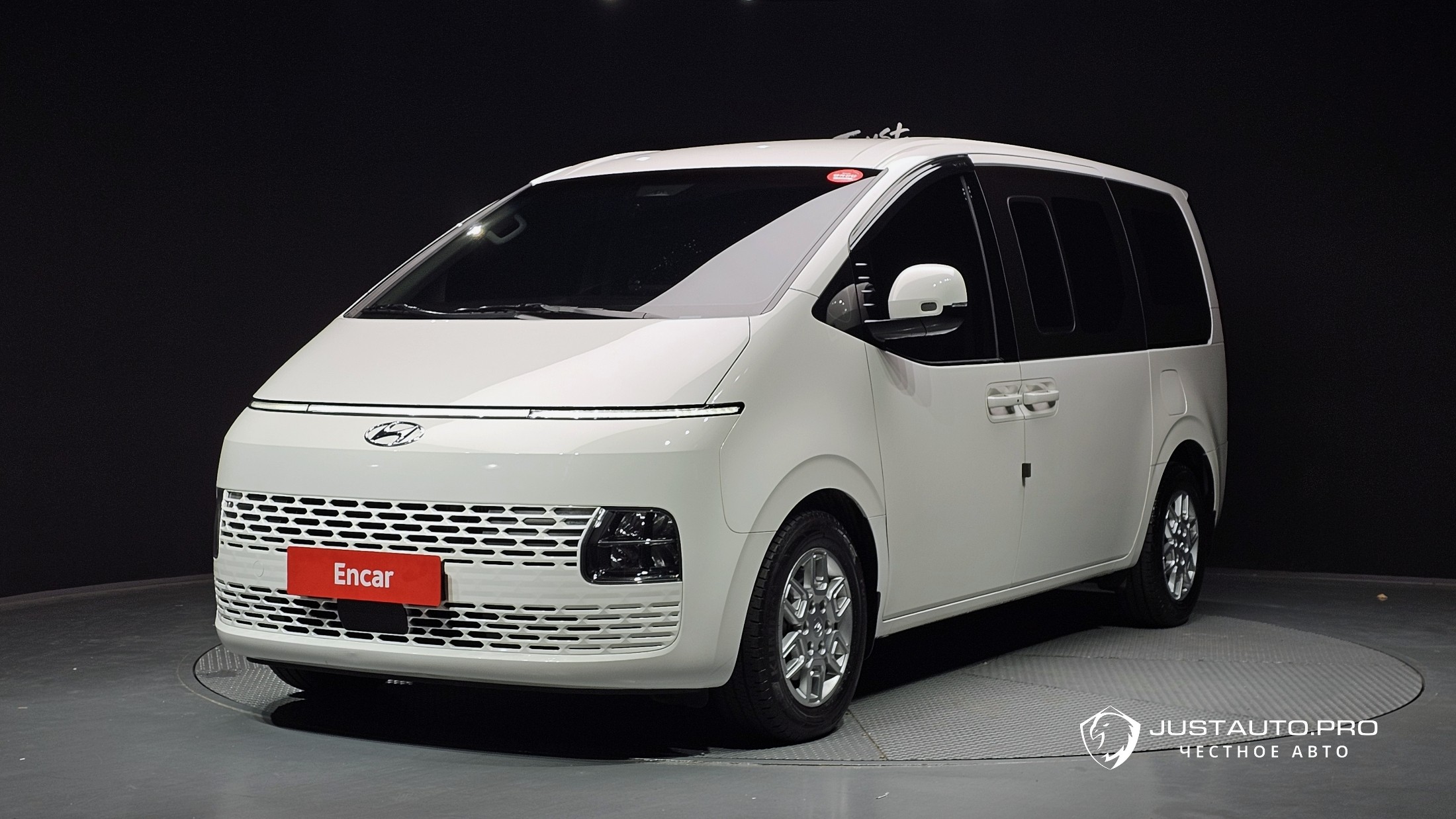 Автомобиль Hyundai Staria