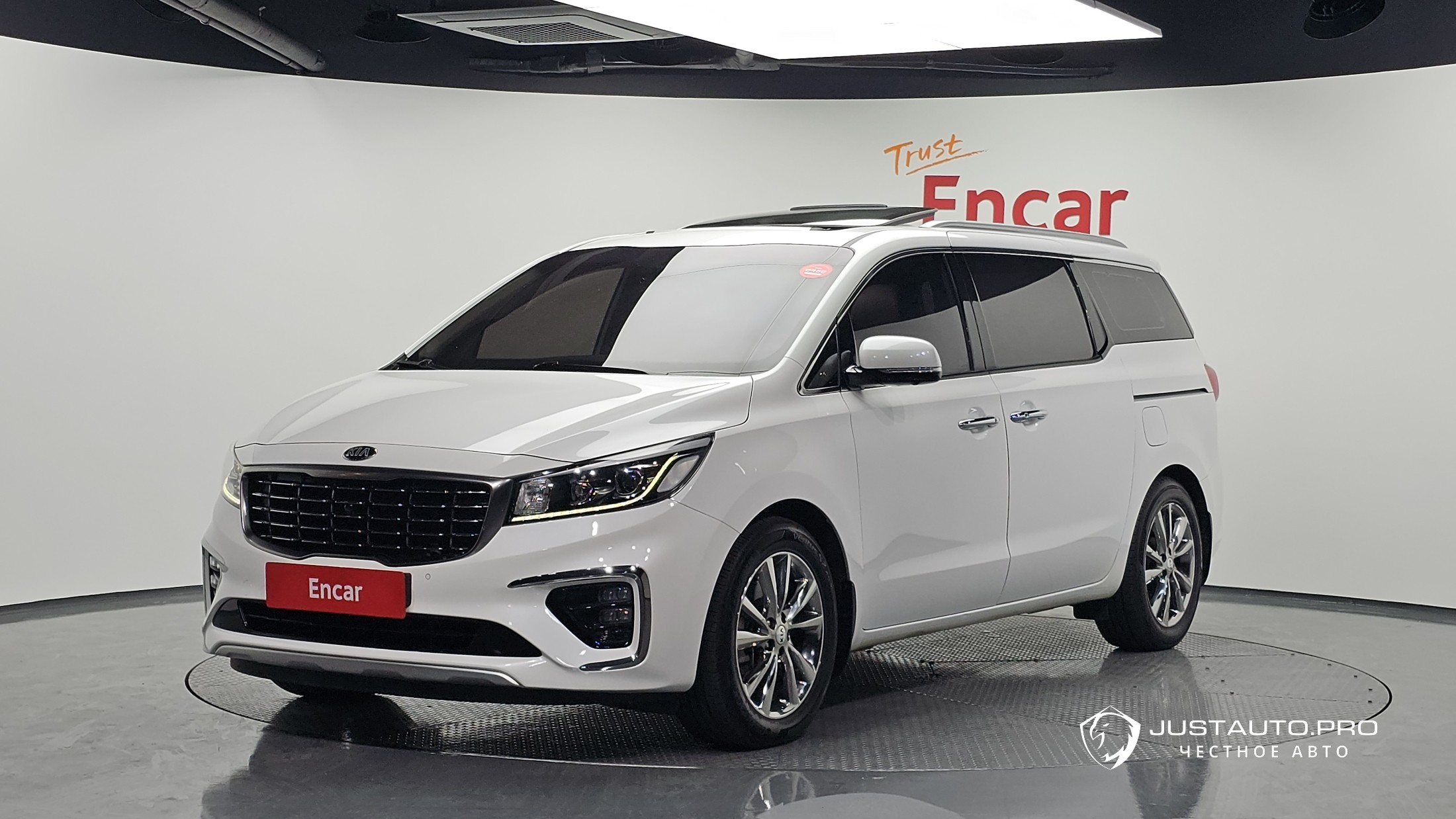 Автомобиль Kia Canival