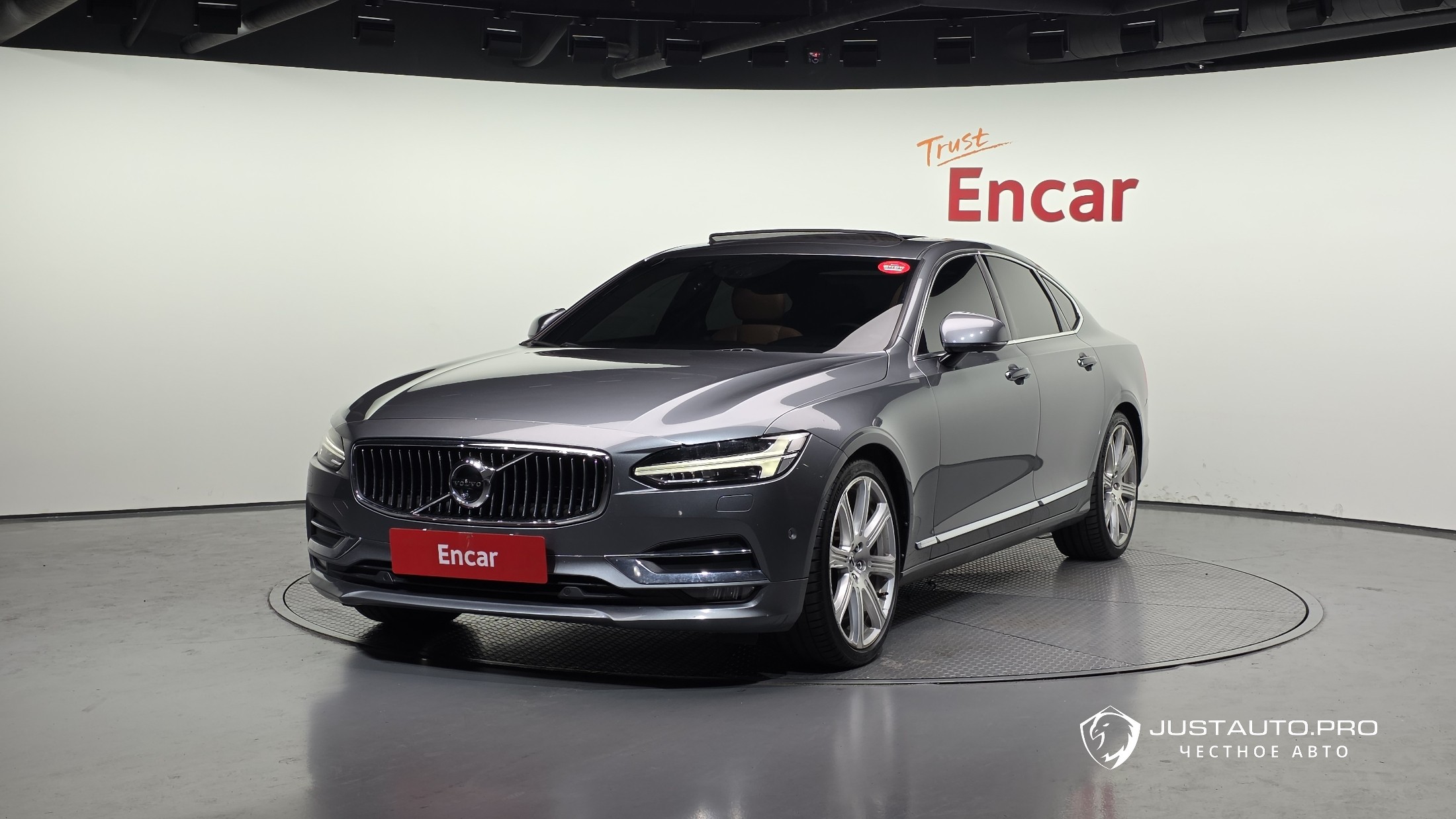 Автомобиль Volvo S90