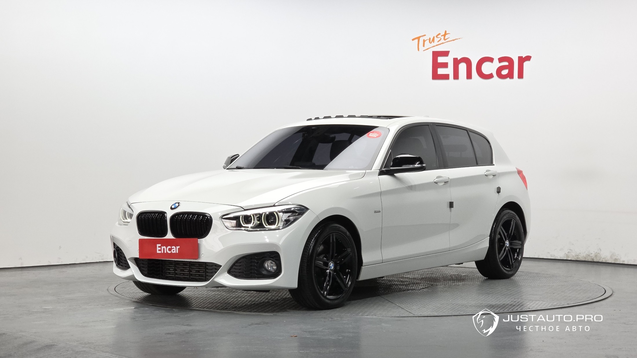 Автомобиль BMW 1-Series