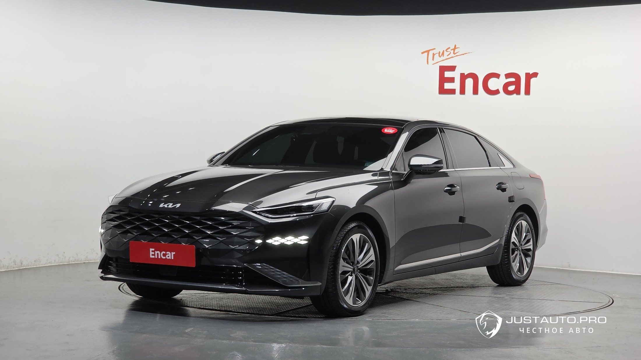 Автомобиль Kia K8