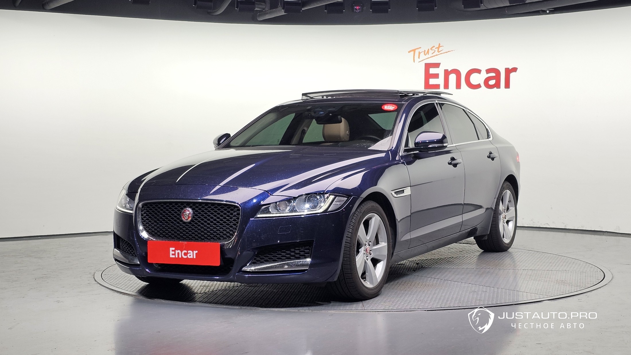 Автомобиль Jaguar XF