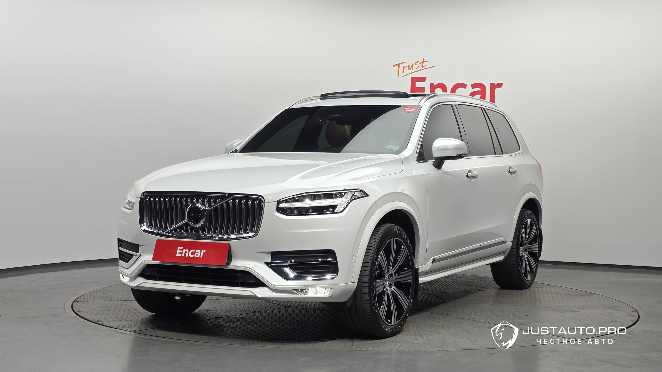 Автомобиль Volvo XC90