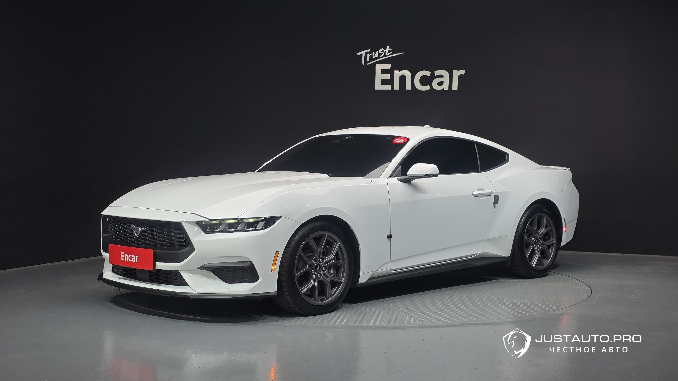 Автомобиль Ford Mustang