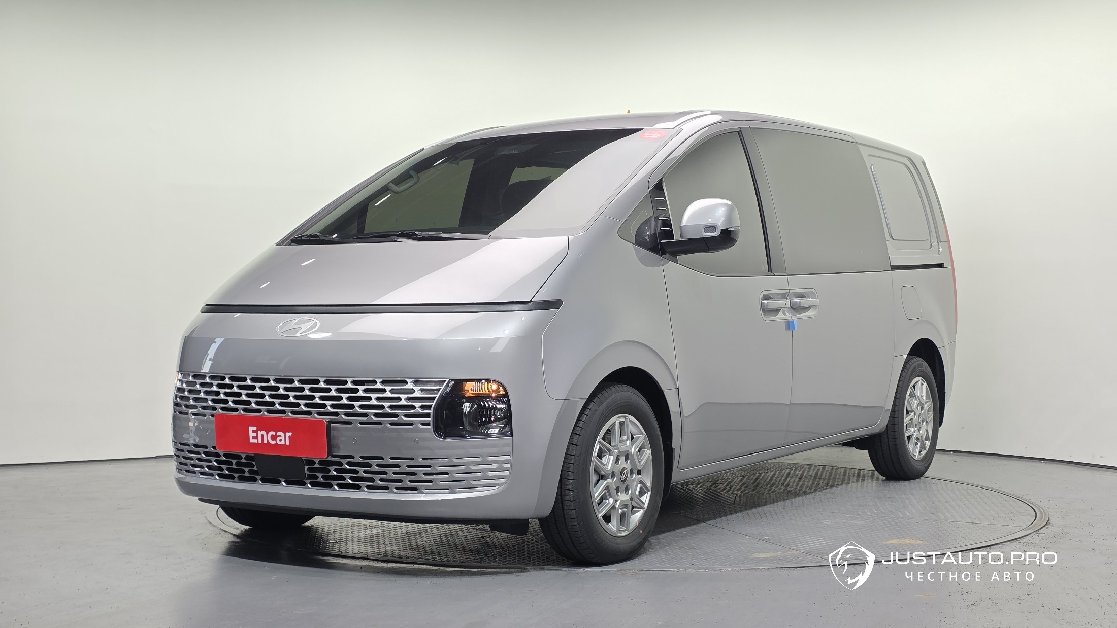 Автомобиль Hyundai Staria